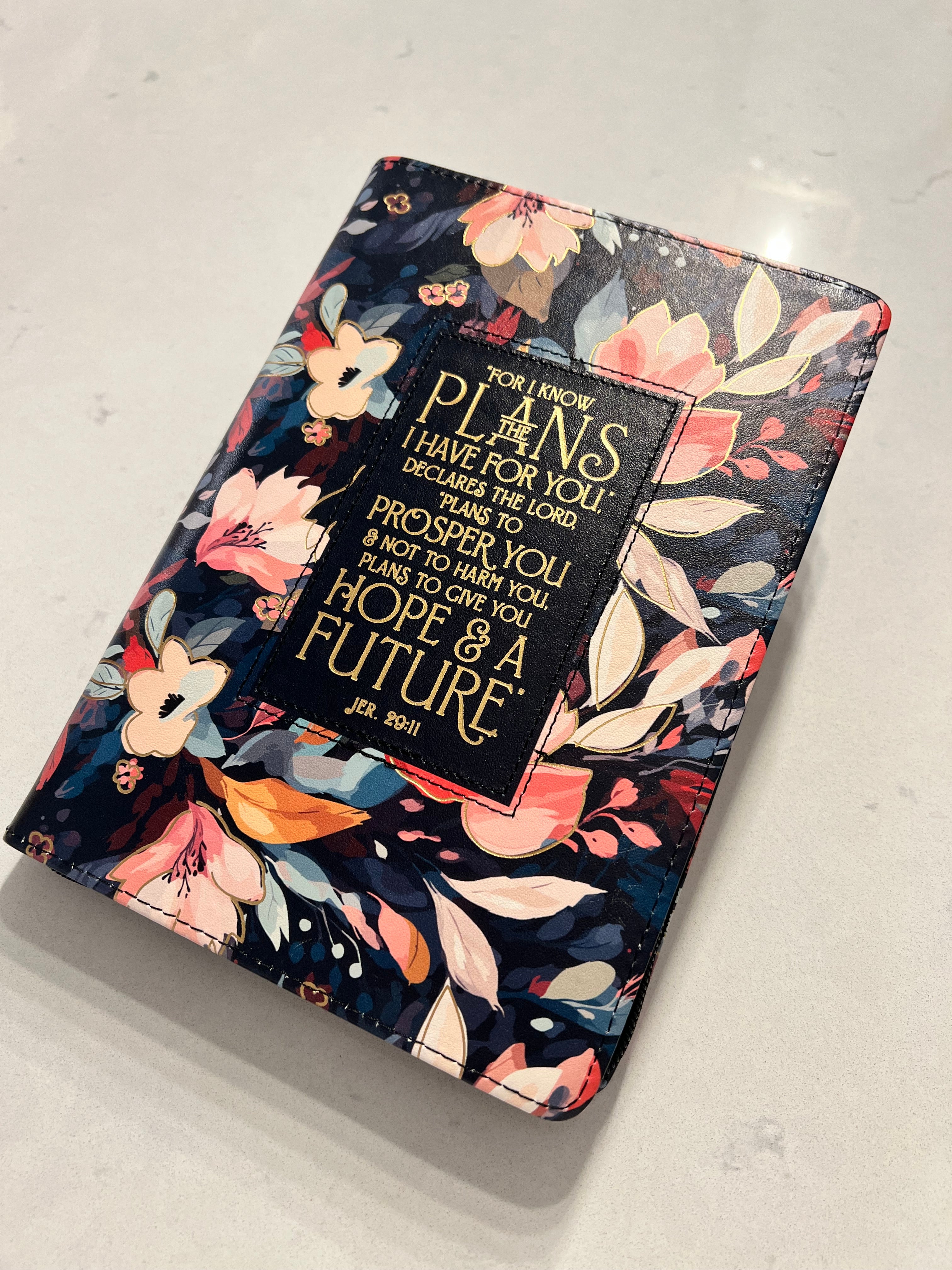 Libreta Cuero Floral con Cremallera “Jeremiah 29:11”