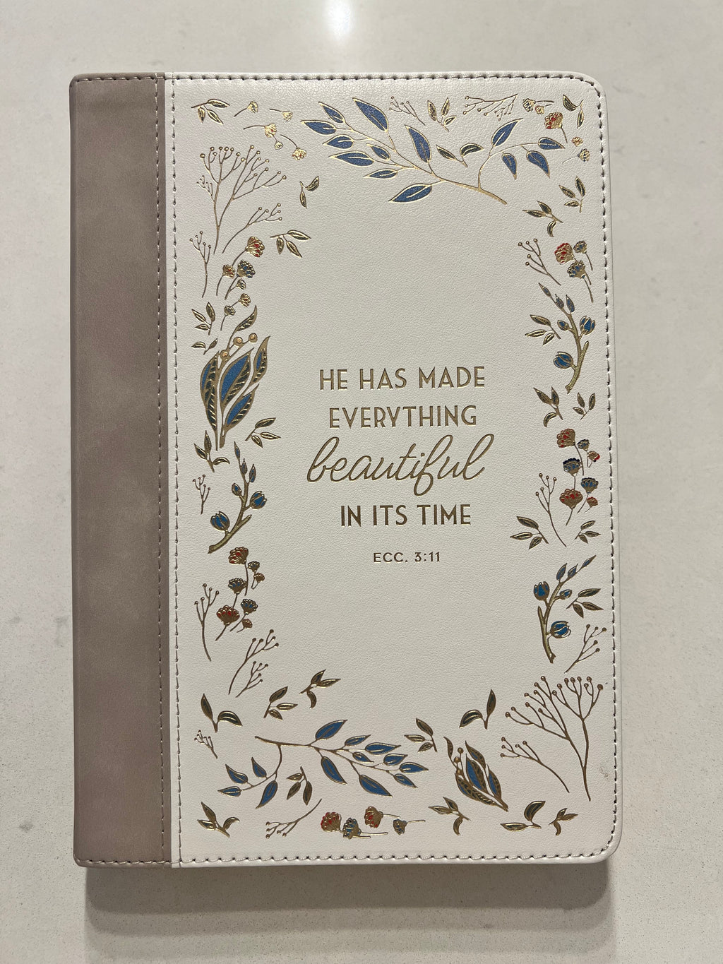 Libreta Cuero Beige-Crema “Ecc. 3:11”
