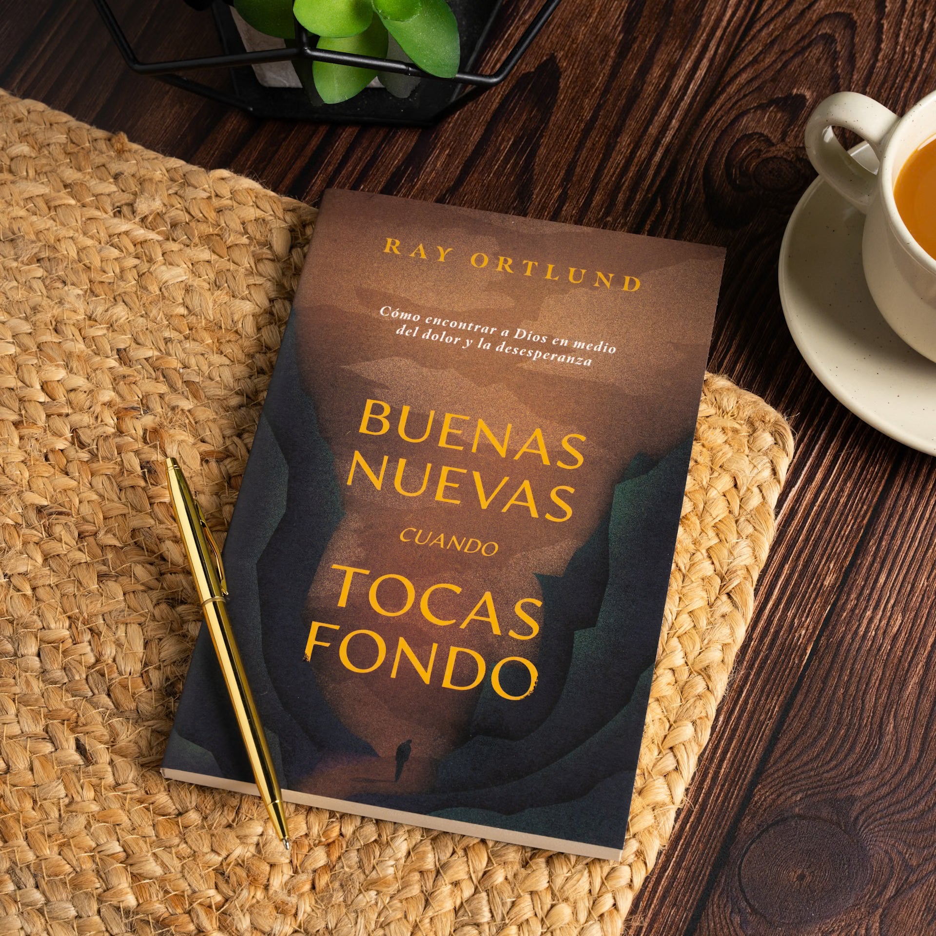 Buenas Nuevas Cuando Tocas Fondo: Cómo encontrar a Dios en medio del Dolor y la Desesperanza