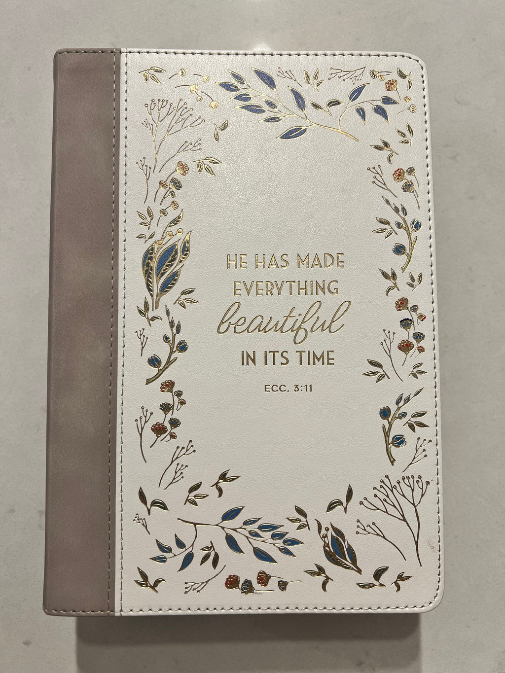 Libreta Cuero Beige-Crema “Ecc. 3:11”