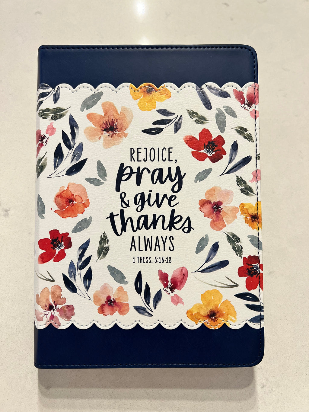 Libreta Cuero Floral “1 Thess 5:16-18”