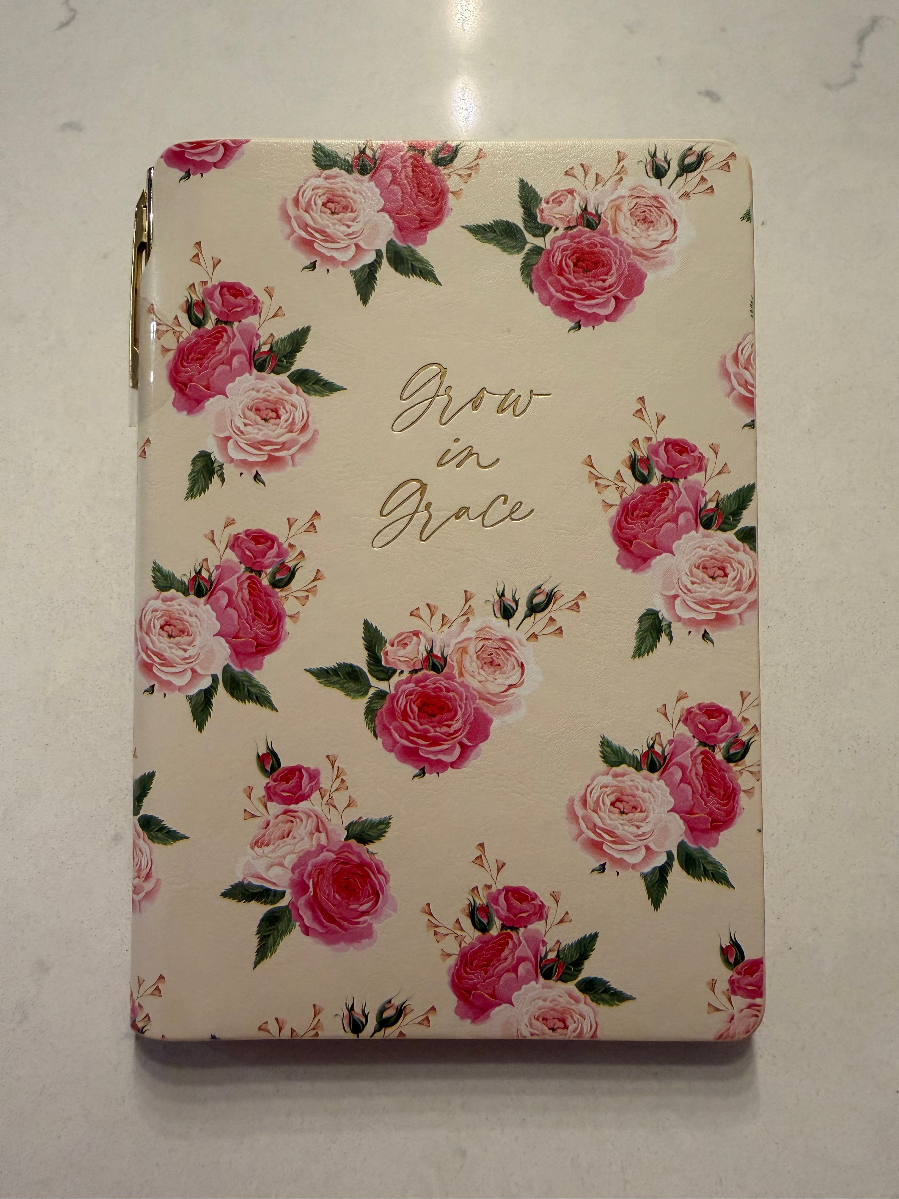 Libreta de Cuero Beige Floral "Grow in Grace" con Bolígrafo