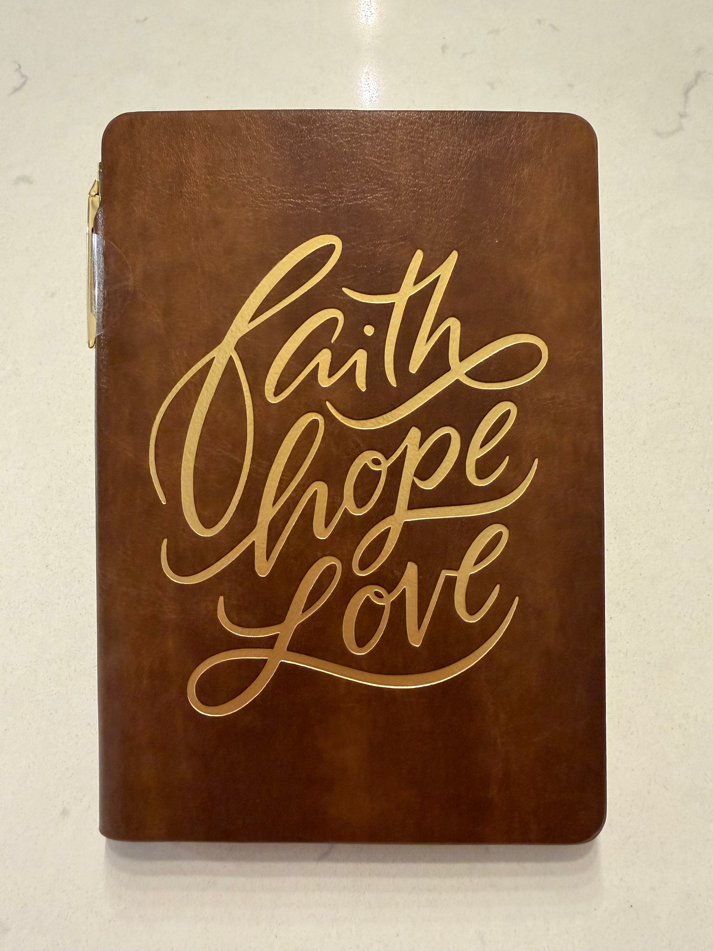 Libreta de Cuero Café "Faith, Hope, Love" con Bolígrafo