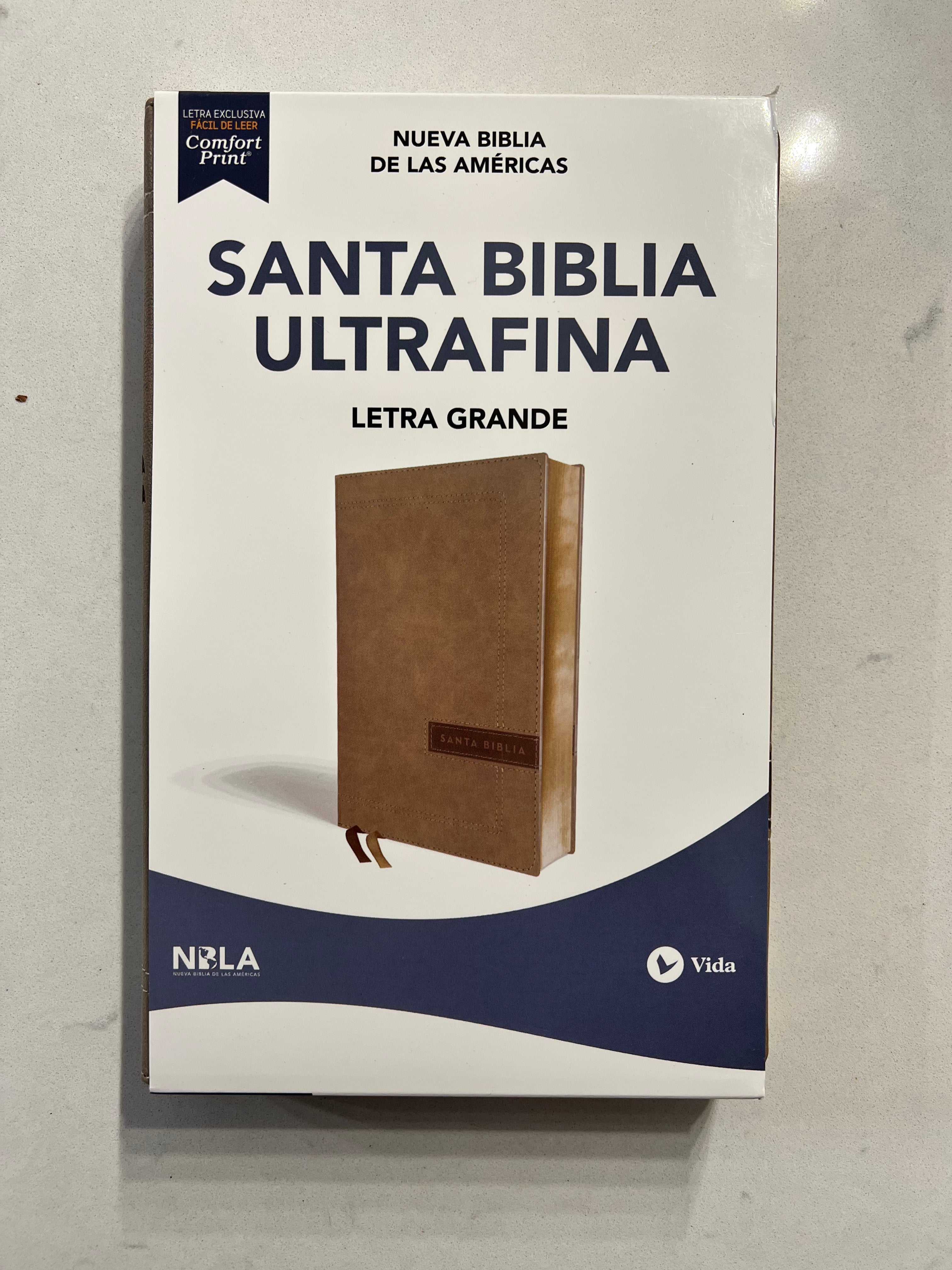 Santa Biblia (NBLA) Ultrafina Letra Grande, Leathersoft™ Beige