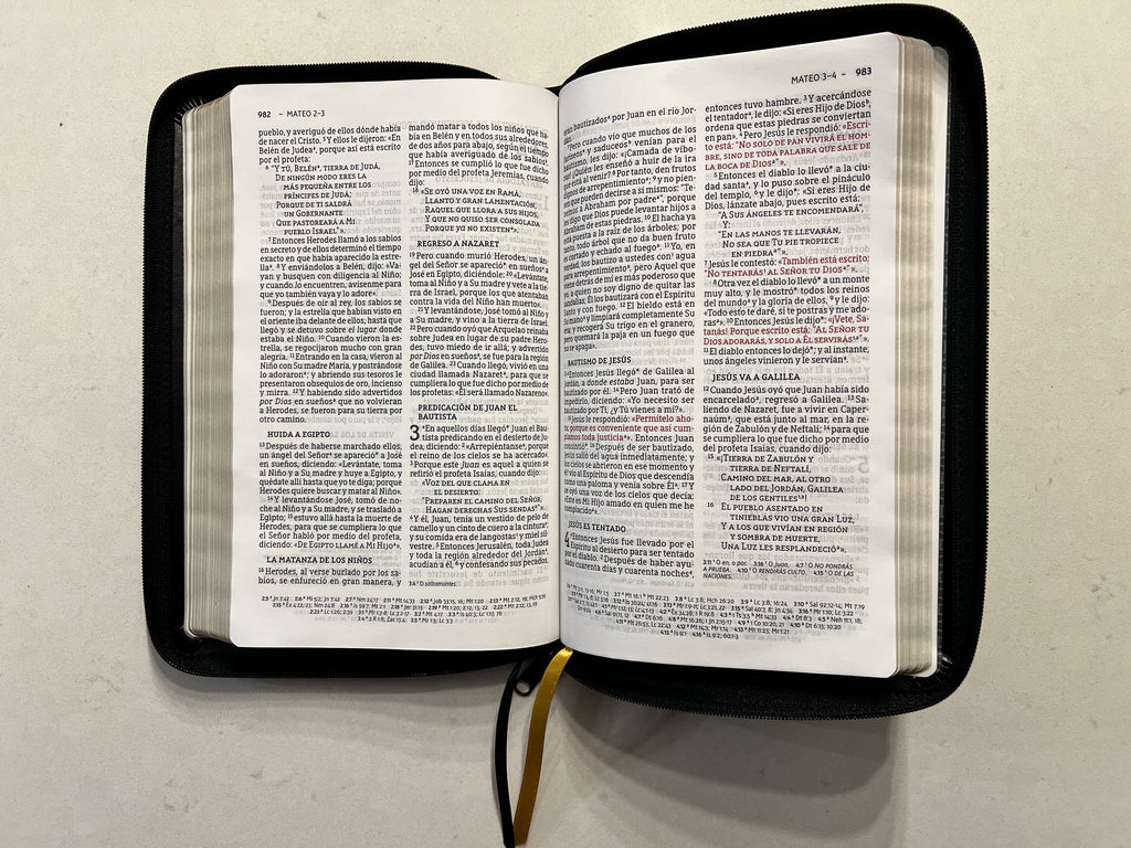 Santa Biblia (NBLA) Ultrafina Letra Grande, Leathersoft™ Negro con Cierre