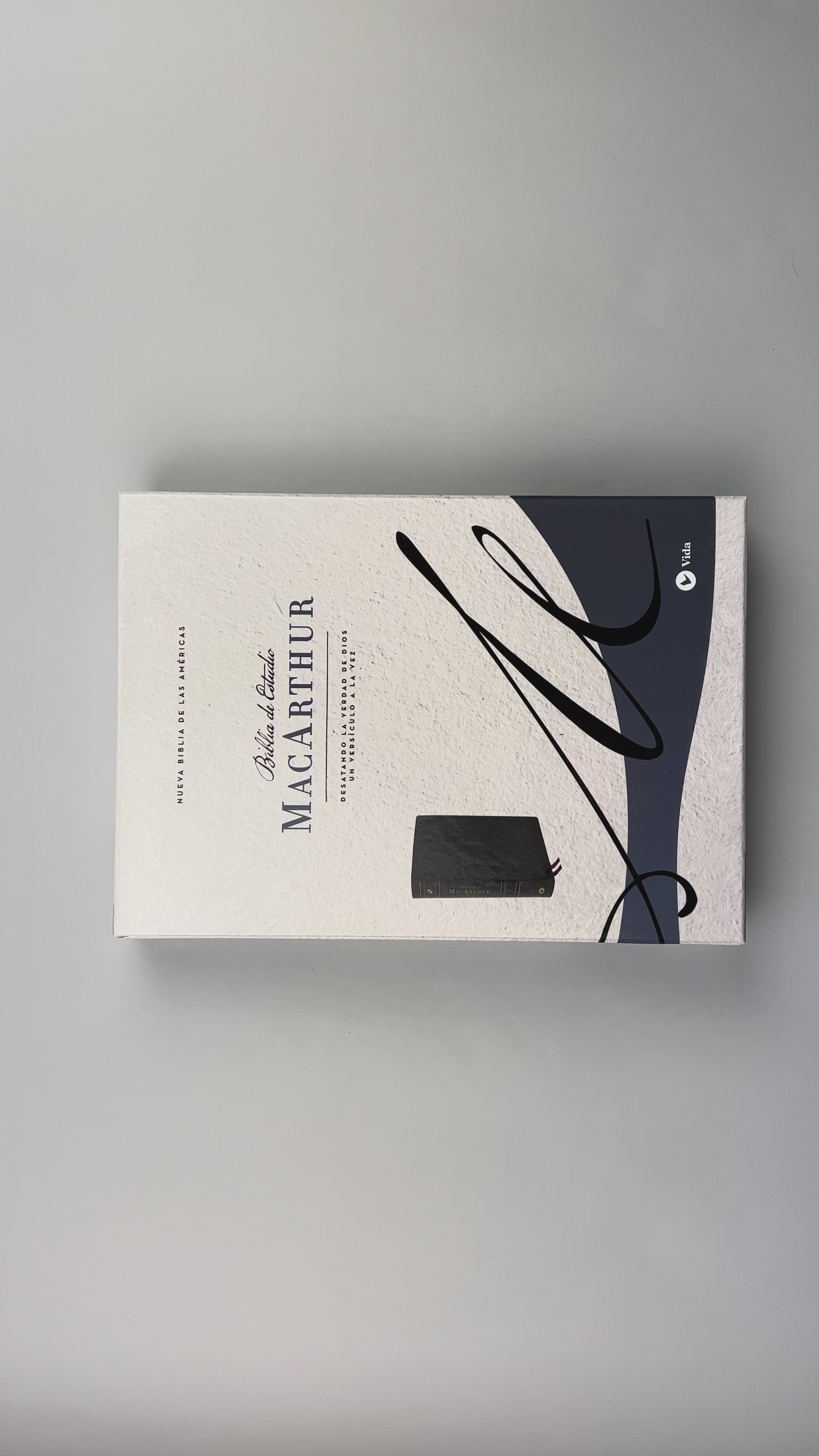 [Backordered] Biblia de Estudio MacArthur (NBLA), LeatherSoft™ Negro