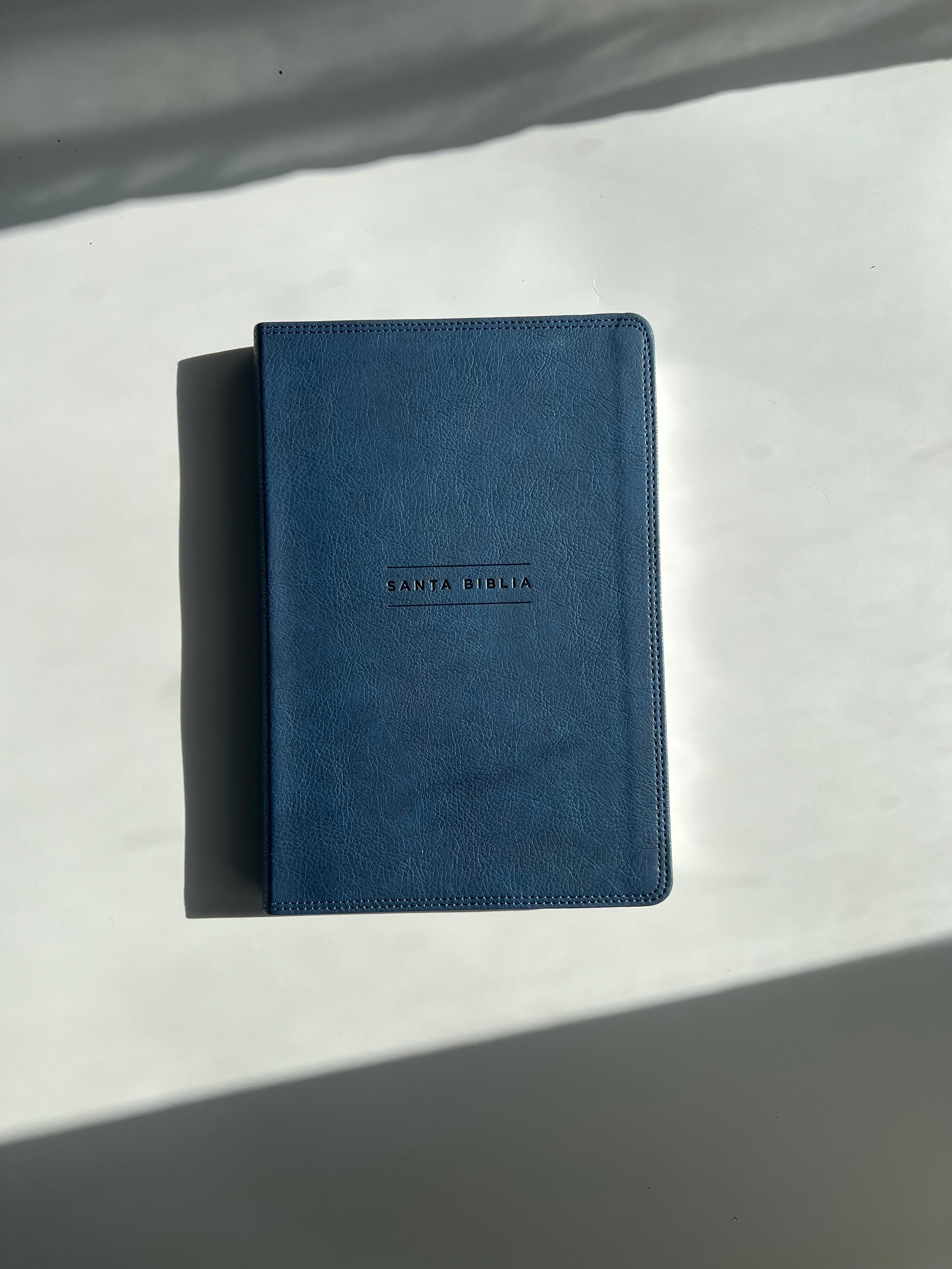 Santa Biblia (NVI) Una Columna con Referencias, Leathersoft™ Azul Marino